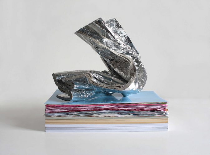 bez tytułu/Przypływ,  akryl, papier, folia, pleksiglas, klej, 29x30x23 cm, 2015