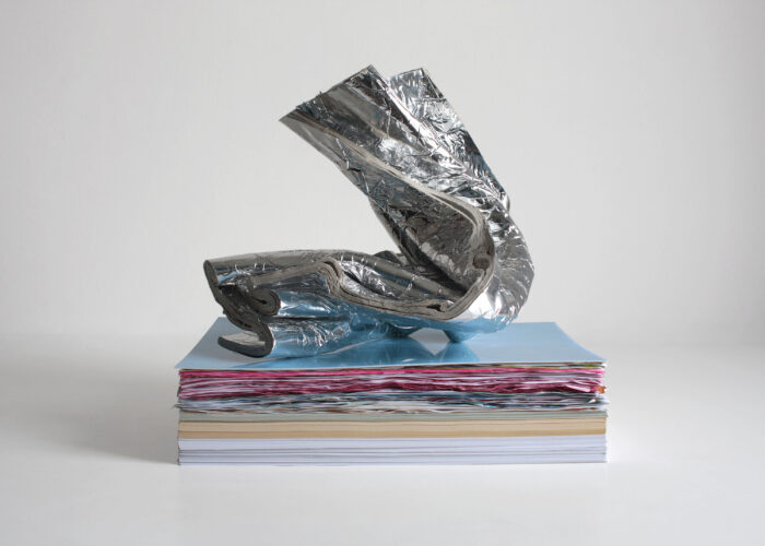 bez tytułu/Przypływ, akryl, papier, folia, pleksiglas, klej, 29x30x23 cm, 2015
